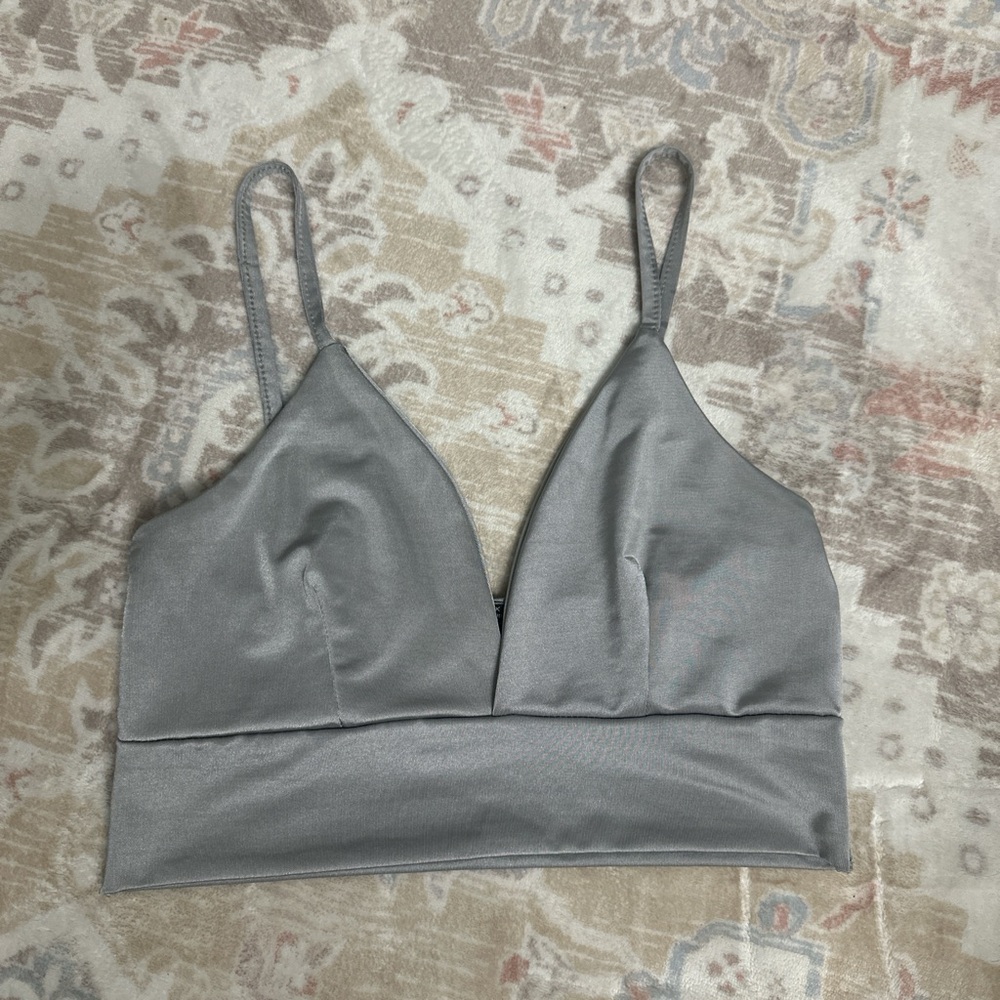 EUC Silver bralette with adjustable straps size 6 US